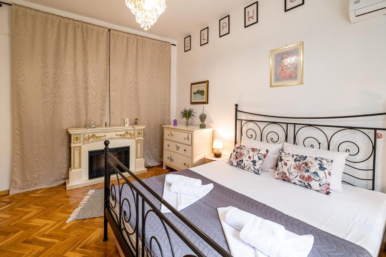 Aristocratic 2Bdrm Central Apartment Várna Kültér fotó