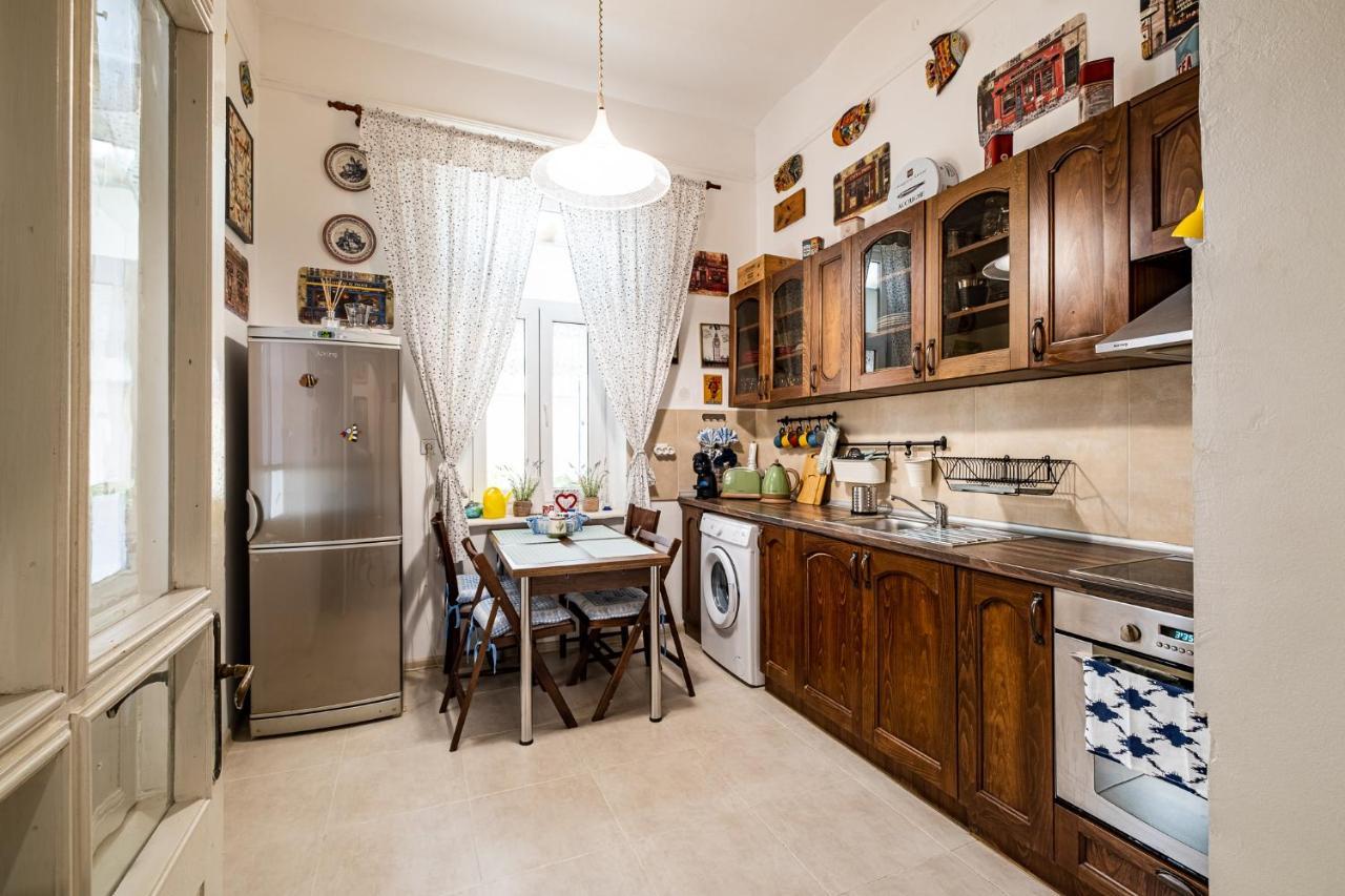 Aristocratic 2Bdrm Central Apartment Várna Kültér fotó