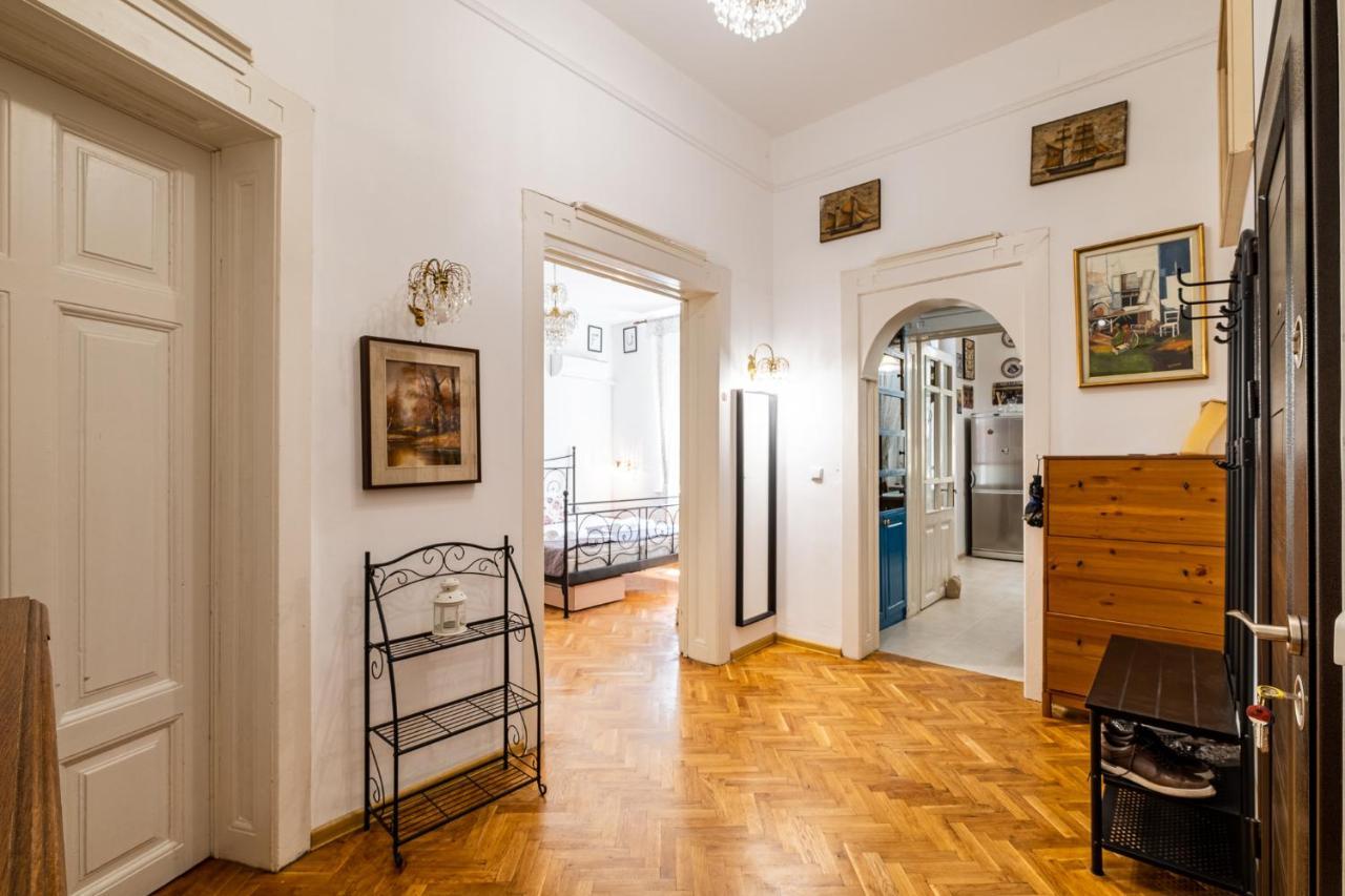 Aristocratic 2Bdrm Central Apartment Várna Kültér fotó