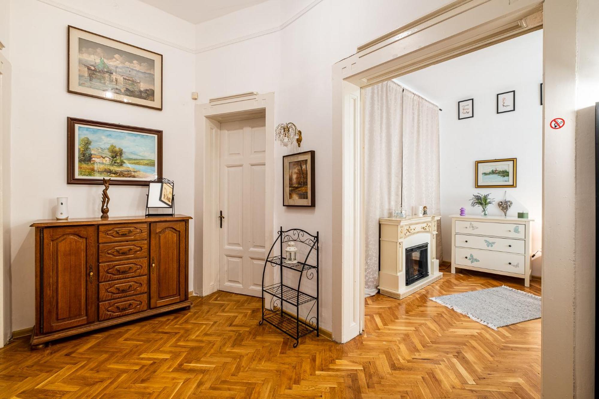 Aristocratic 2Bdrm Central Apartment Várna Kültér fotó