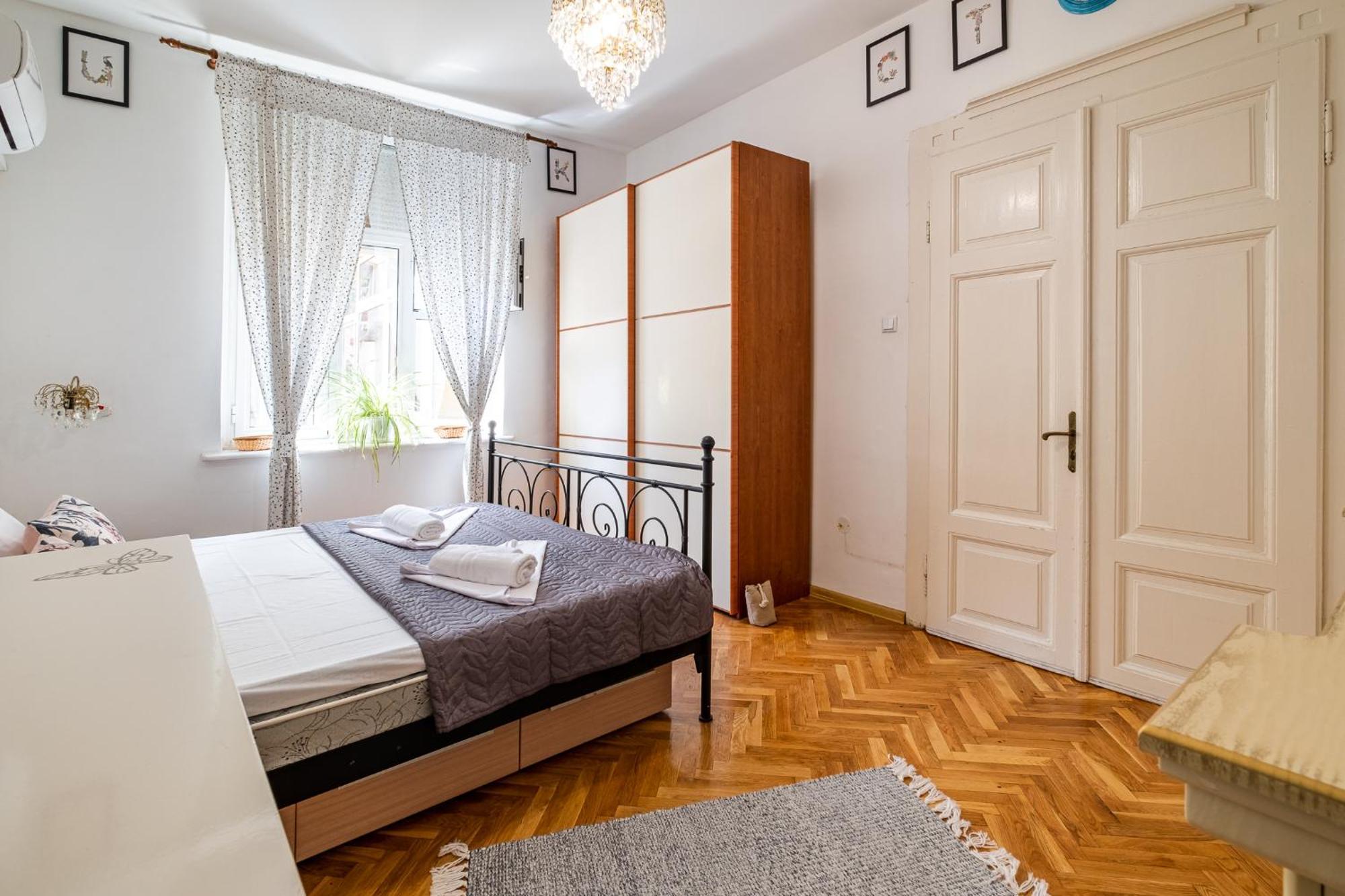 Aristocratic 2Bdrm Central Apartment Várna Kültér fotó